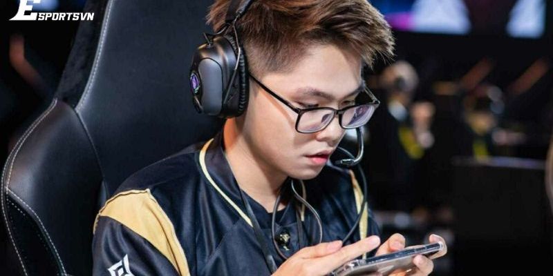 Án phạt Garena đến từ hành vi toxic và phát ngôn không chuẩn mực